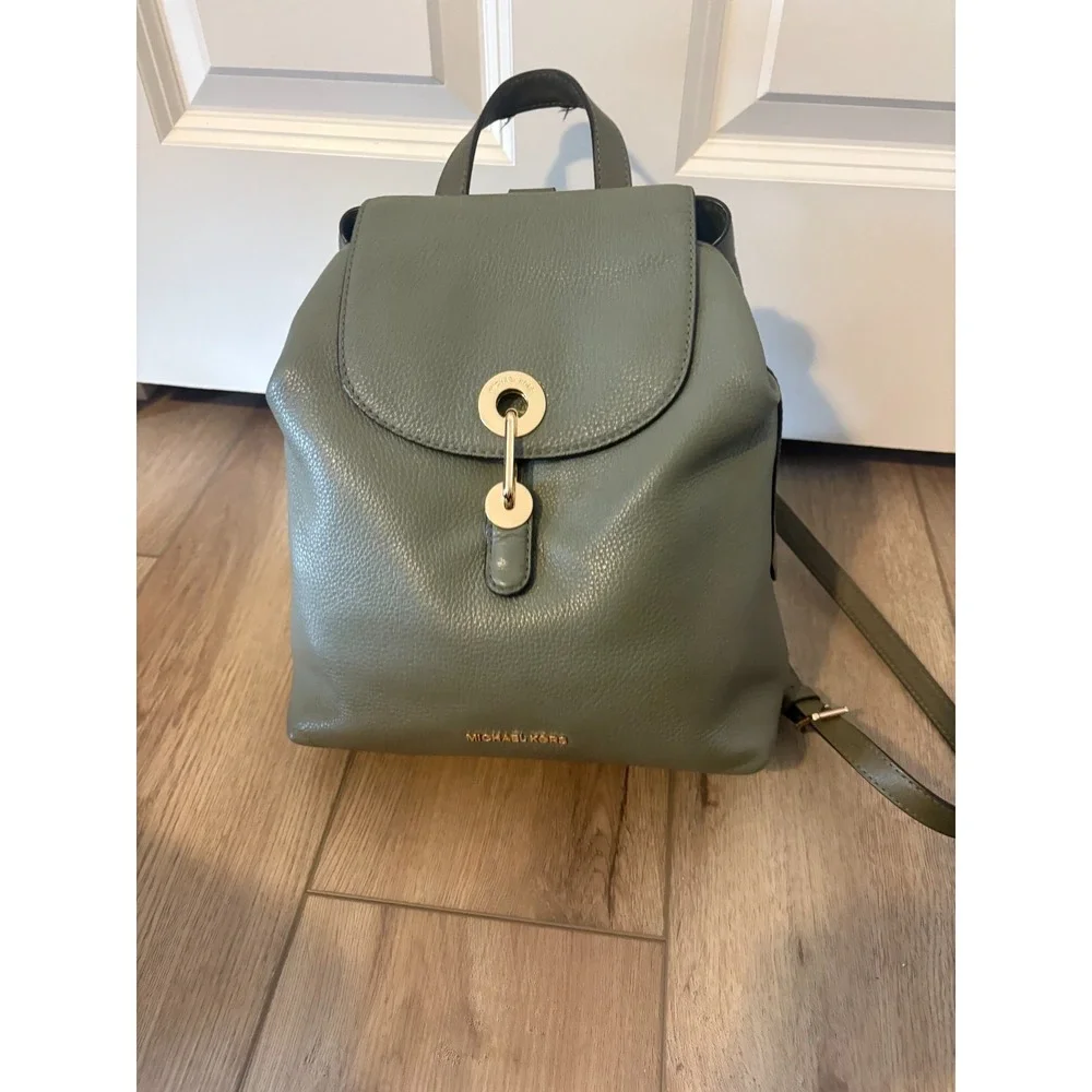 MICHAEL KORS MK Raven Pebble Leather Medium Backpack Handbag Light Green